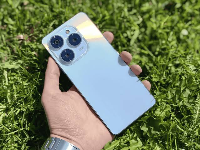 Tecno-  SPARK 30 C